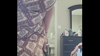 Vacuuminng while jiggling her tattas