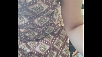 Vacuuminng While Jiggling Her Tattas thumbnail