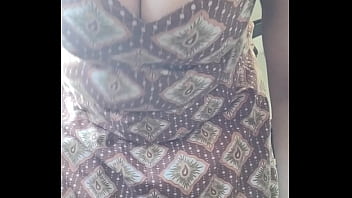 Vacuuminng while jiggling her tattas