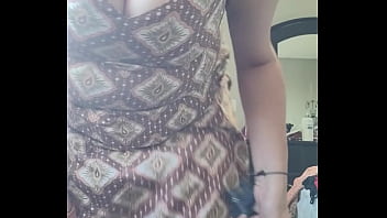 Vacuuminng while jiggling her tattas