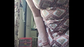 Vacuuminng while jiggling her tattas