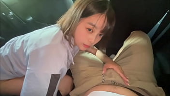 【彼女と車内で…】今日は溜まりに溜まった精子を車の中で出したいって彼女に言ったら私が抜いてあげると言われて…