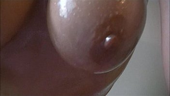 Sexy pawg rubs herself with b oil