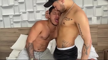 Estava Andando No Calçadão Do Centro Da Um Novinho Começou A Me Seguir Coloquei Ele No Uber E Levei Pra Casa E Deu Nisso Muita Putaria thumbnail
