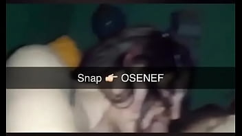 Elle Se Fait éjaculer Sur Les Cheveux Dans Un Lit thumbnail
