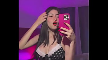 Me gustan duras así como la tuya se pone después de tomarte una pastillita dorada piénsame mientras escuchamos juntos