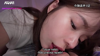 Novinha com peitões faz uma putaria legendado