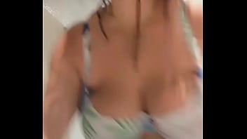 Semidesnuda en tanga