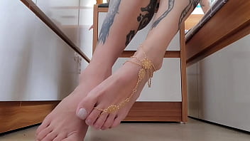 Footfetish sexy feet and chain