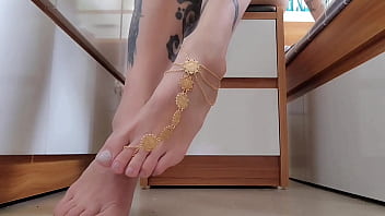 Footfetish sexy feet and chain