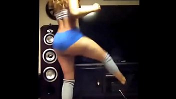 Nice twerk in blue shorts
