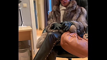 Leder Und Pelz thumbnail