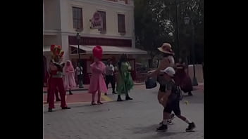 Patroa E Eu Comemorando O Aniversário Dela No Hopi Hari E Secando A Dançarina thumbnail