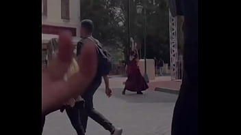 Patroa e eu comemorando o aniversário dela no hopi hari e secando a dançarina