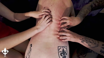 Finger nail scratching