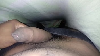 Escondido esperando vc