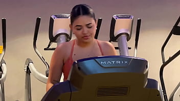 Después de entrenar le gusta bañarse en con semen