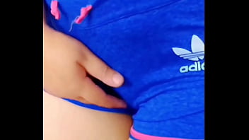 Lo que hace la calentura vi a esta morrita limpiando y no aguante las ganas de conocer su culo y oh sorpresa cuando accedió a coger que suerte tan hijueputa hermano casero real