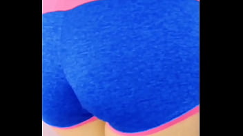 Lo que hace la calentura vi a esta morrita limpiando y no aguante las ganas de conocer su culo y oh sorpresa cuando accedió a coger que suerte tan hijueputa hermano casero real