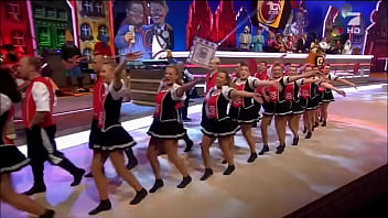 Cheerleaders kick and show upskirt on live tv