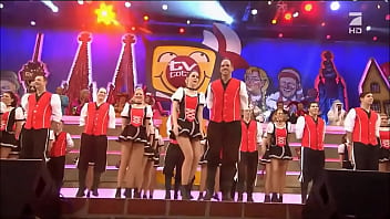 Cheerleaders kick and show upskirt on live tv Cheerleaders kick and show upskirt on live tv