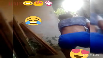 Chica bailando twerking en directo