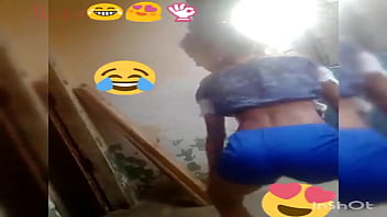 Chica bailando twerking en directo