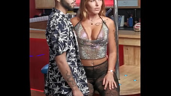 Retour sur les backstages du tournage dans un club libertin du camp naturiste