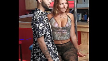 Retour sur les backstages du tournage dans un club libertin du camp naturiste