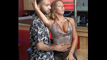 Retour sur les backstages du tournage dans un club libertin du camp naturiste