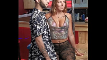 Retour sur les backstages du tournage dans un club libertin du camp naturiste