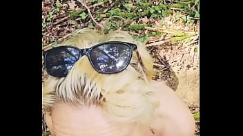 Compilation de la reine de la pipe dans différents endroits extérieurs et avec