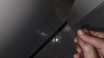 Figliastro Guardone Spia La In Doccia E Si Sega Cazzo Duro E Bagnato Per La Moglie Del Cornuto Mamma In Doccia thumbnail