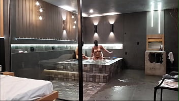 Tava na banheira e rolou aquele sexo selvagem morena não aguentou minha rola