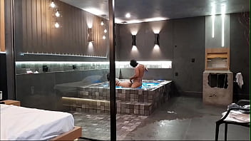 Tava na banheira e rolou aquele sexo selvagem morena não aguentou minha rola