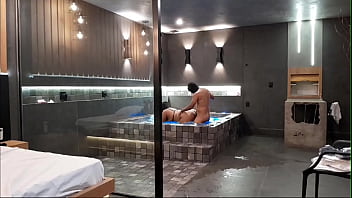 Tava na banheira e rolou aquele sexo selvagem morena não aguentou minha rola