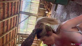 Aventureira loira safada adora fazer sexo ao ar livre correndo o risco de ser pega no flagra aline novak