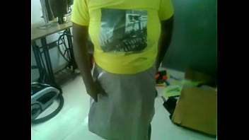 Mallu Aunty Removing Teashirt thumbnail