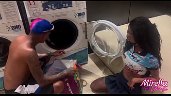 Vazou na net arrumadeira fodendo com inquilino de hotel