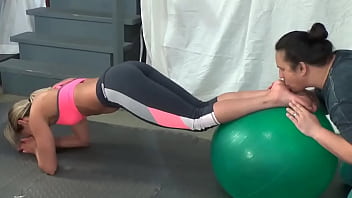 I asked this fitness trainer larissa louder to let me lick and smell her feet while she was trying to do some yoga poses