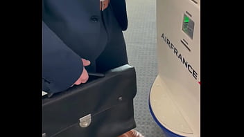 Ici tu as le teaser public ayant une peur bleue de l'avion je décide de m'