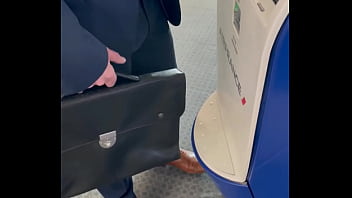 Ici tu as le teaser public ayant une peur bleue de l'avion je décide de m'