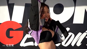 日本妹子无肩带内衣