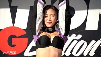 日本妹子无肩带内衣