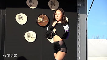 日本妹子无肩带内衣