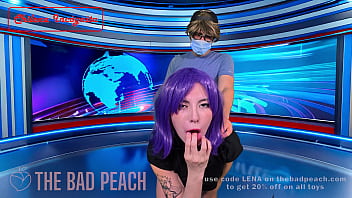 Presentadora de infomercial prueba en vivo juguete sexual the bad peach revolvex trailer