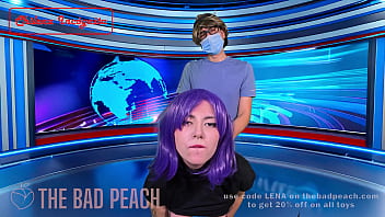 Presentadora de infomercial prueba en vivo juguete sexual the bad peach revolvex trailer