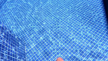 Encuentro una desconocida de culo enorme masturbandose en la piscina y le cambio su dildo de plastico por una verga de verdad Encuentro una desconocida de culo enorme masturbandose en la piscina y le cambio su dildo de plastico por una verga de verdad