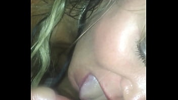 Deep throat diva sexiniki loves to suck dick