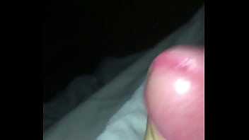 Gay novinho batendo punheta